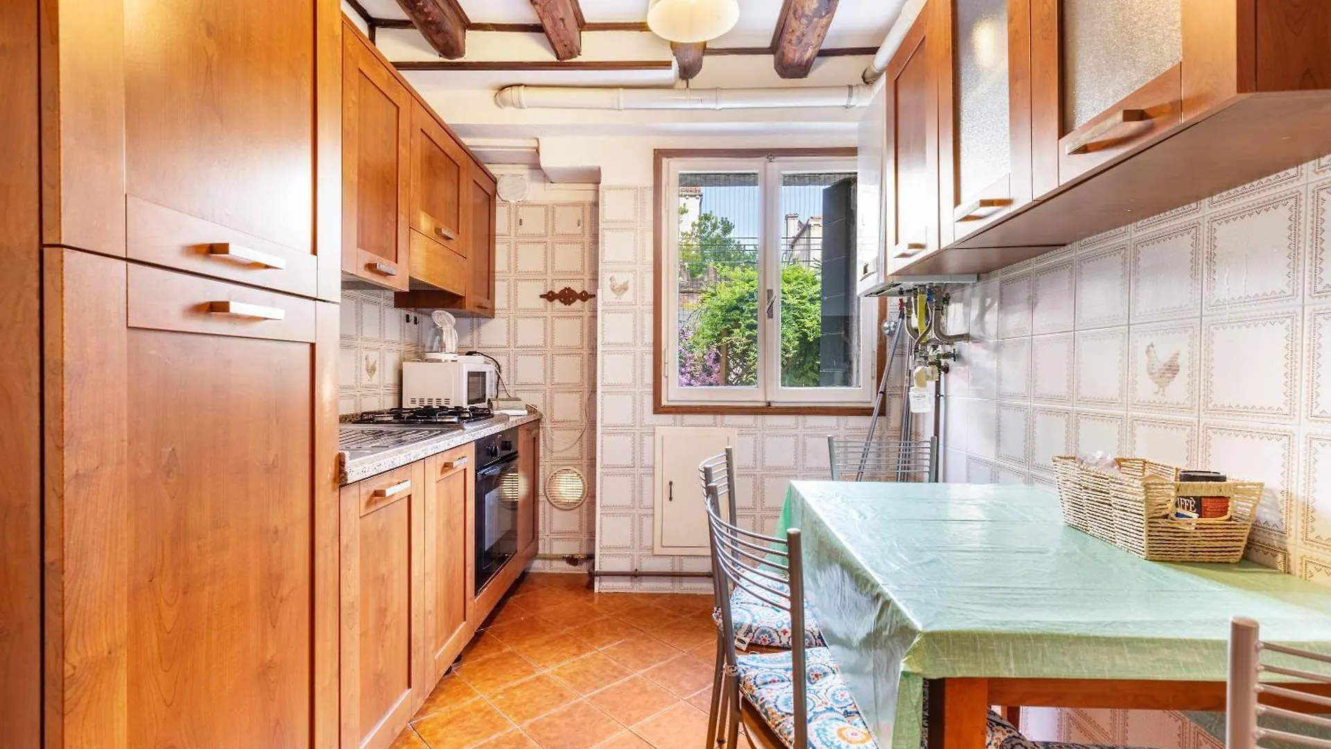 Ae Botti Apartment contacts